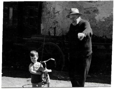Aleš Klemenc s starim očetom Maksom 1969